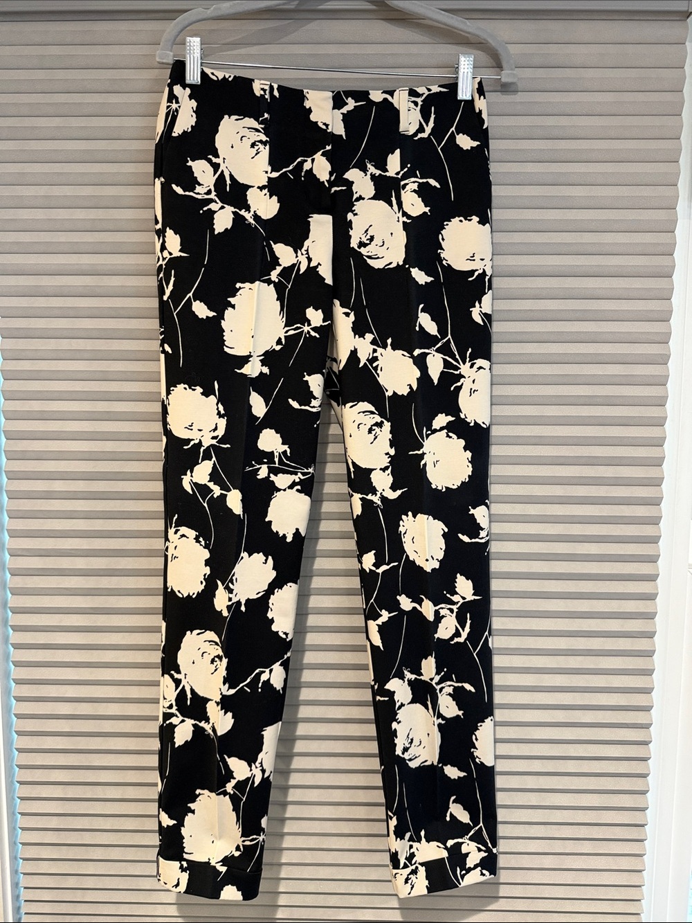New Boden Black and White Floral women’s pants - size 8L